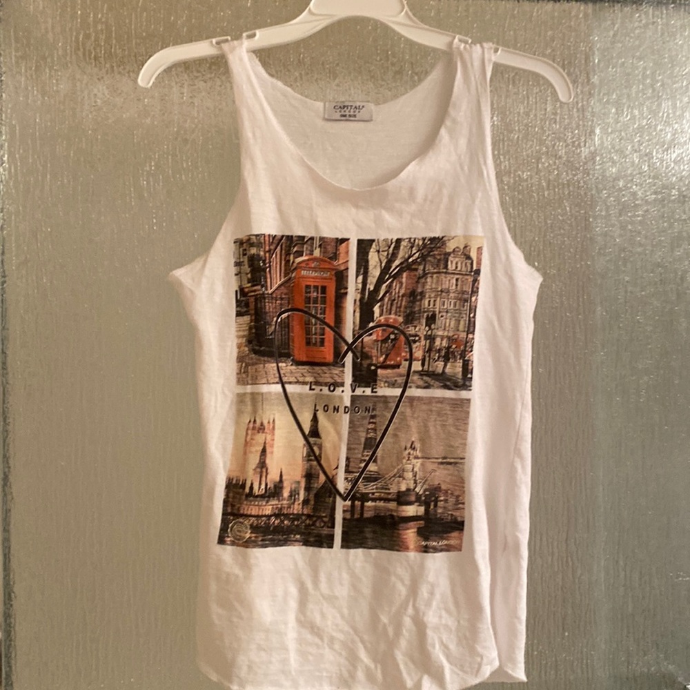 🛑 London tank fits like a medium.